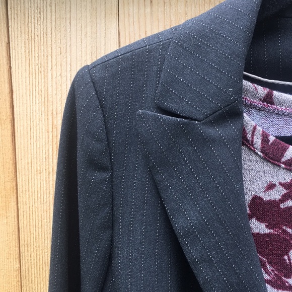 Black pin stripe blazer - Picture 14 of 14